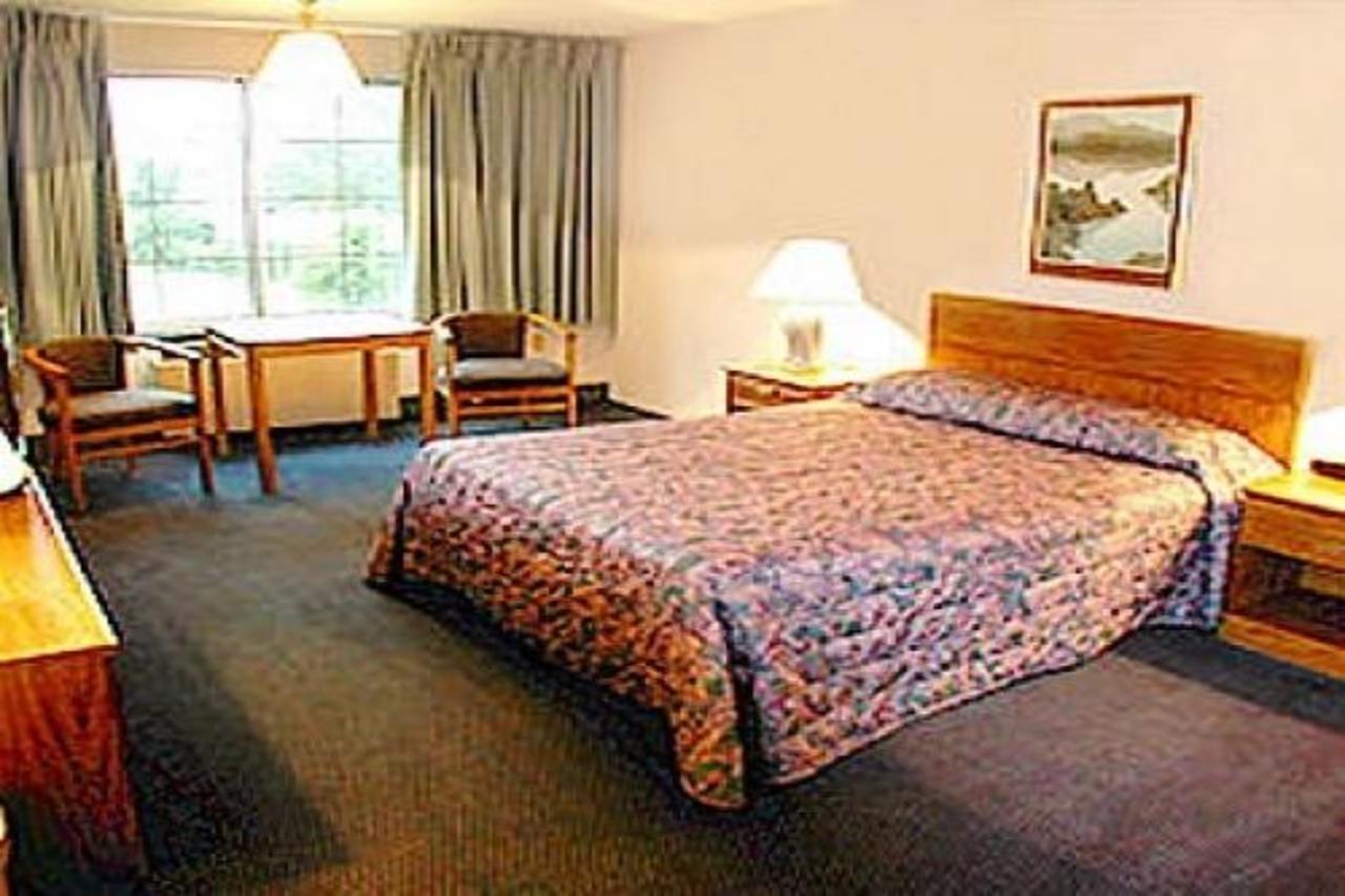 Aurora Fox Valley Inn Exterior photo
